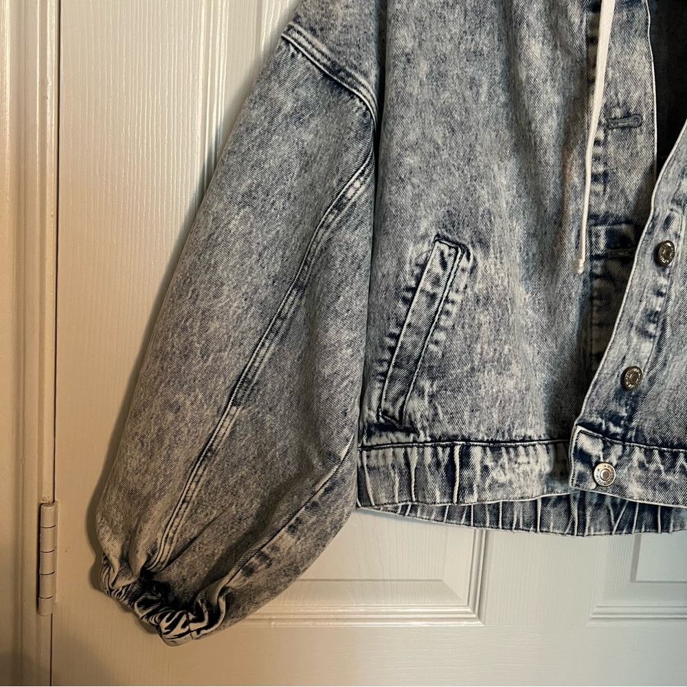 Forever 21 Blue/Denim Oversized Jean Jacket Size Small - Picture 4 of 7